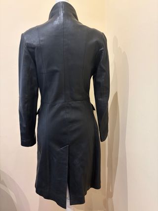 Levita de piel negra Talla S