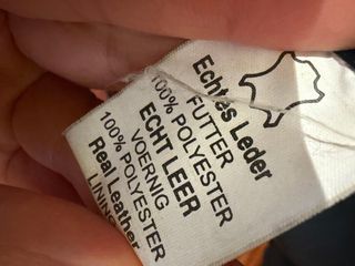 Levita de piel negra Talla S