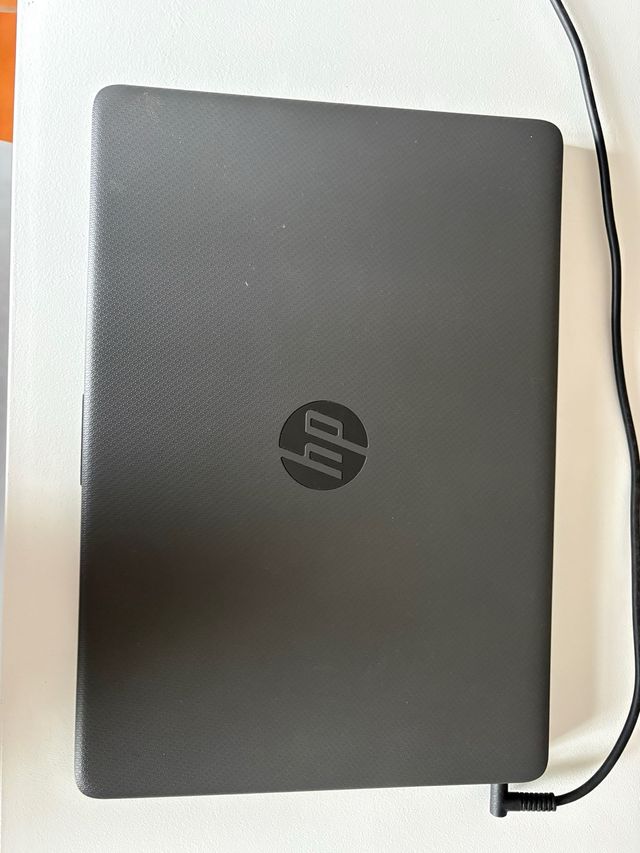 Ordenador portátil HP 240 g8