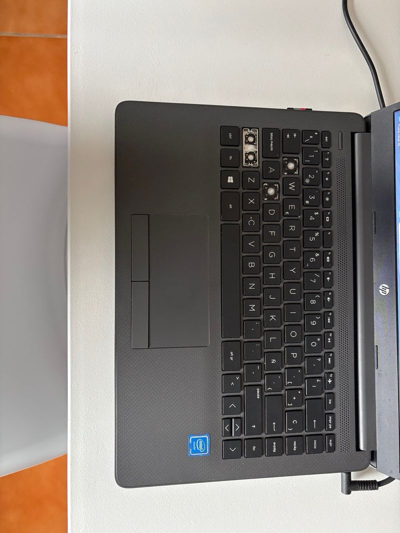 Ordenador portátil HP 240 g8 afbeelding 3