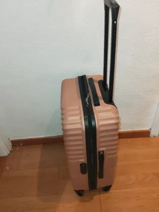 Maleta rosa nueva a estrenar