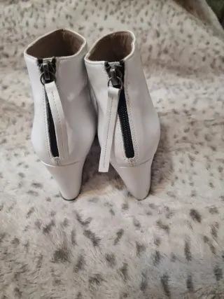 Botines Unisa Talla 40 Blancos