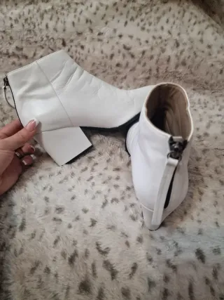 Botines Unisa Talla 40 Blancos