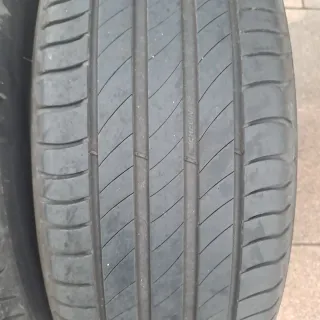 Neumáticos de coche215/15/17