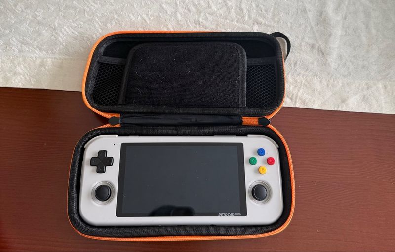 Retroid Pocket 3+ / 3plus Blanca