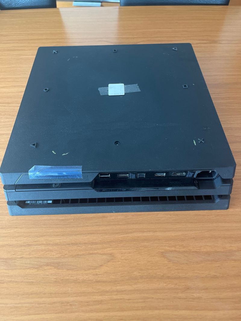 PlayStation 4 Pro 1TB Negra + mando afbeelding 4