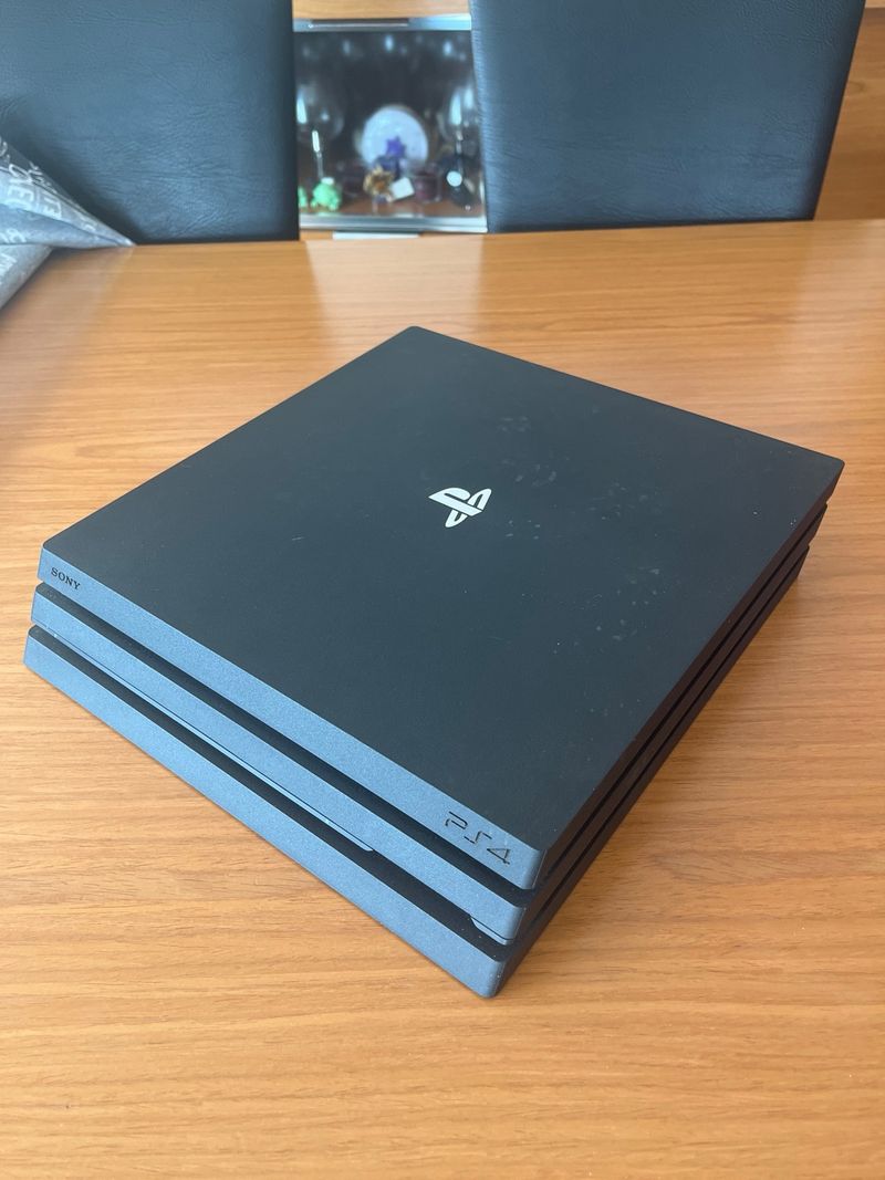 PlayStation 4 Pro 1TB Negra + mando afbeelding 3