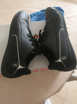 Zapatillas Puma Negras y Rojas