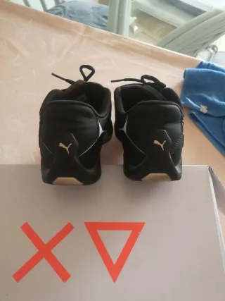 Zapatillas Puma Negras y Rojas