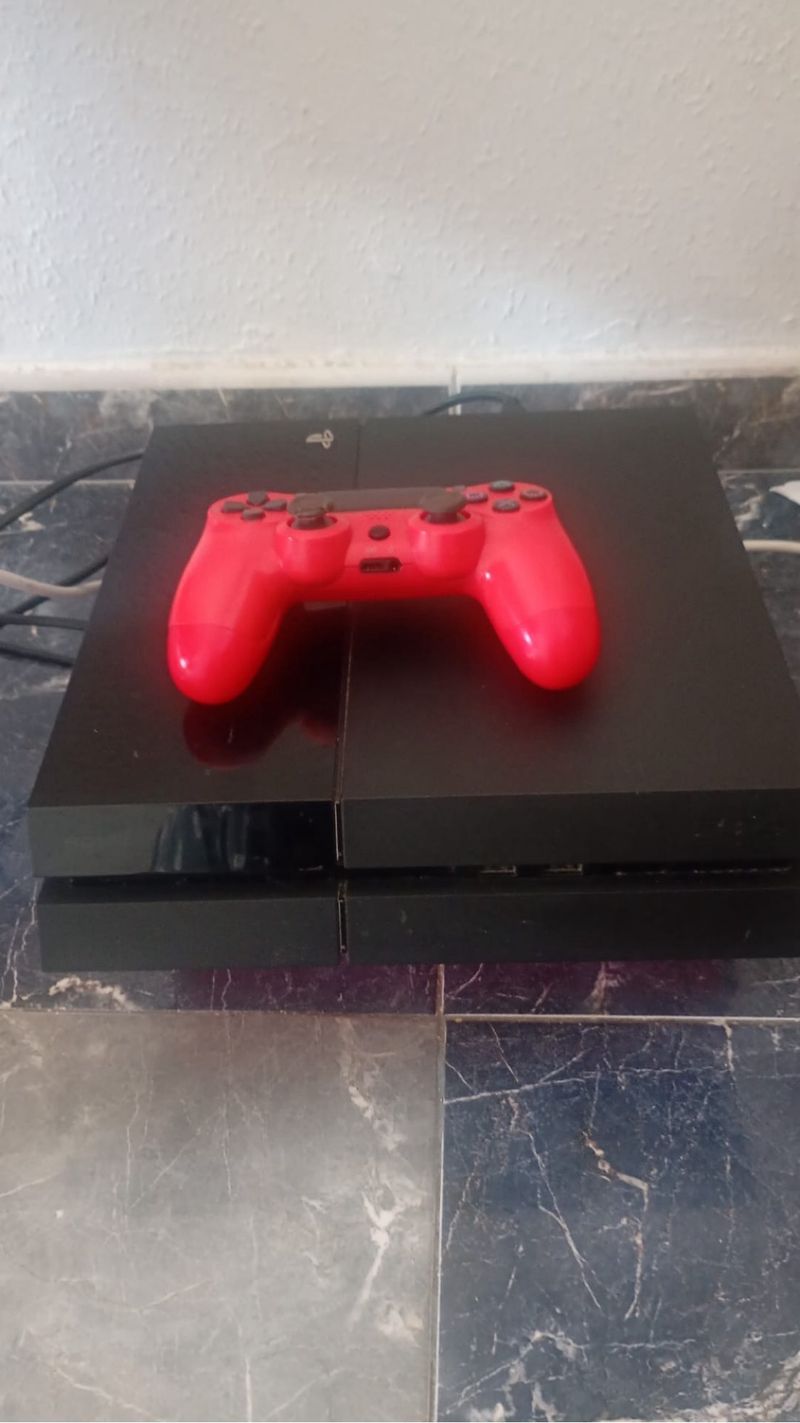 Consola PS4 Negra + Mando Rojo