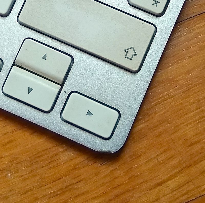 Teclado Apple A1314 (Para Piezas) afbeelding 7