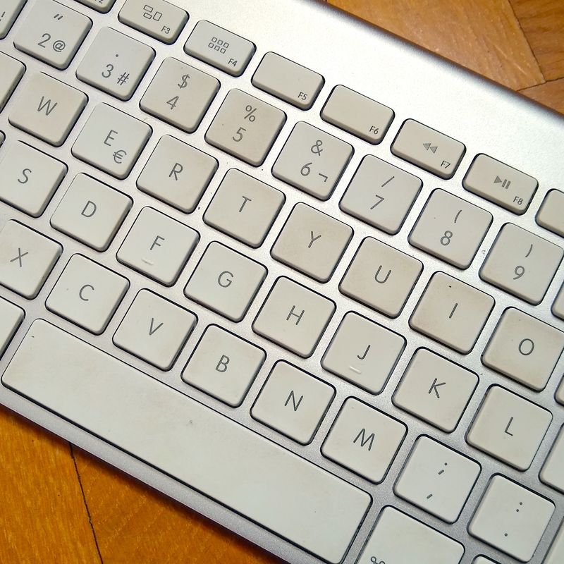 Teclado Apple A1314 (Para Piezas) afbeelding 8