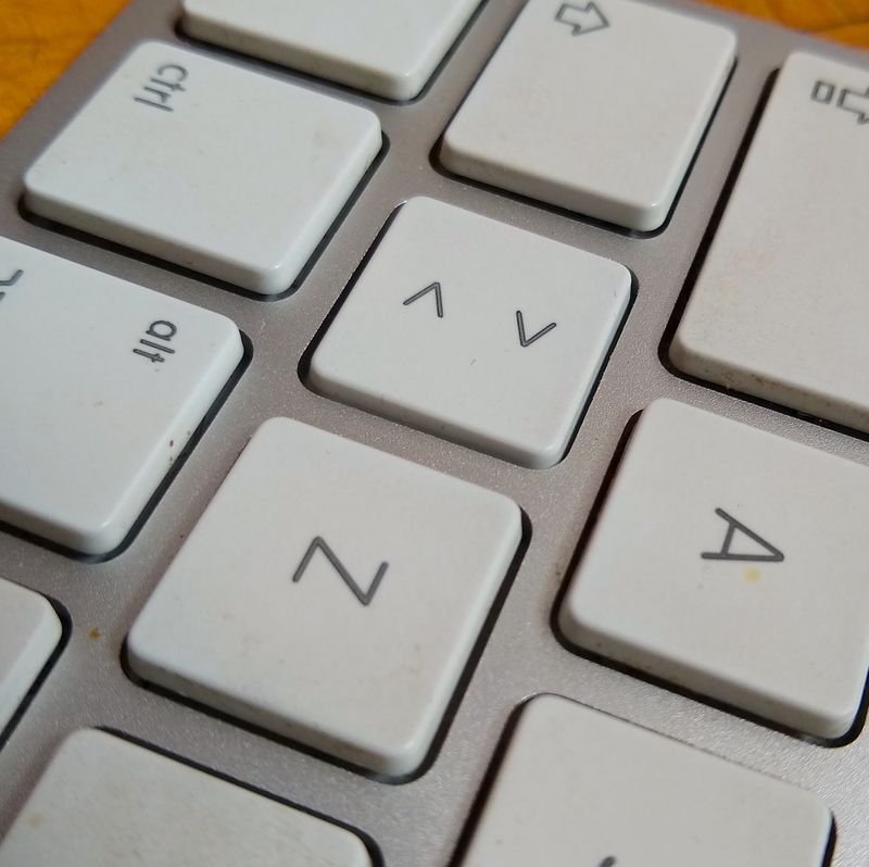 Teclado Apple A1314 (Para Piezas) afbeelding 9