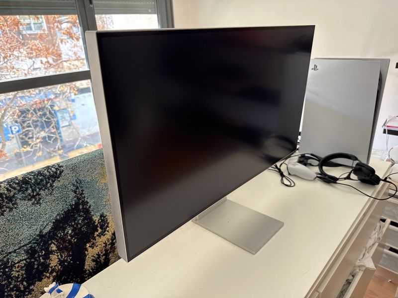 Alibaba Display 32 4K  Apple studio clone