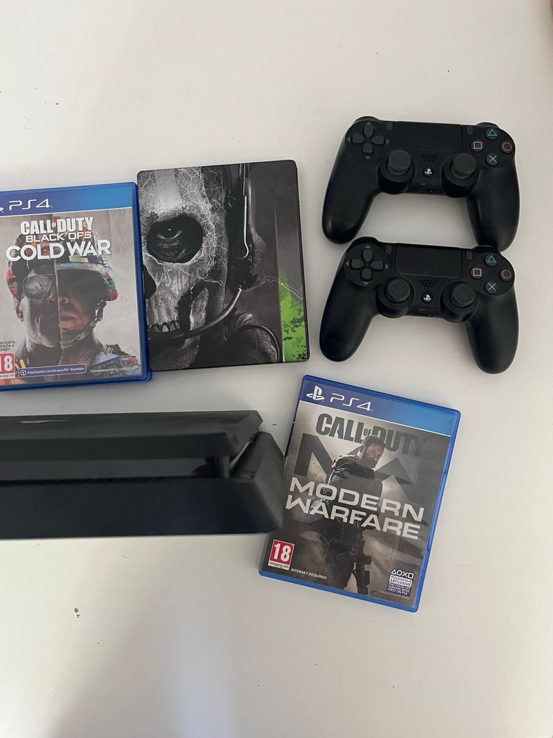 PS4 250GB + 2 Mandos + 4 Juegos afbeelding 2