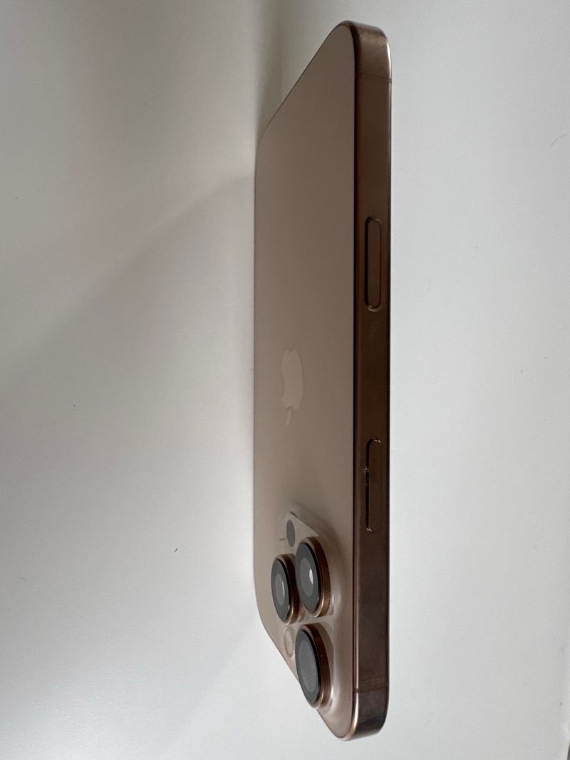 iPhone 16 Pro 256 GB Titanio Desierto afbeelding 4