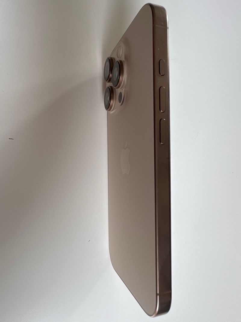 iPhone 16 Pro 256 GB Titanio Desierto afbeelding 3