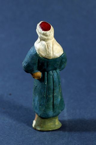 FIGURA ANTIGUA EN BARRO DE MÚSICO CON ZAMBOMBA.