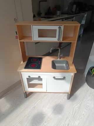 Cocina de juguete madera con microondas