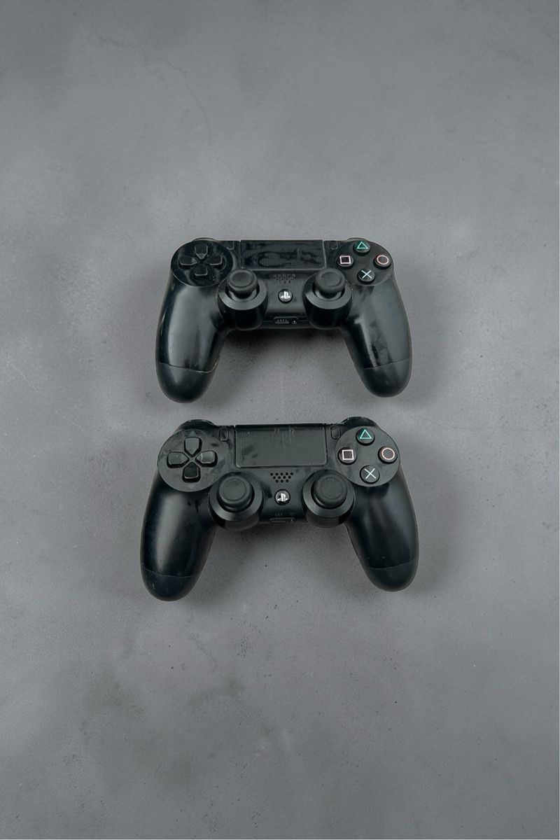 PS4 (PlayStation 4) Negra + 2 Controles afbeelding 6