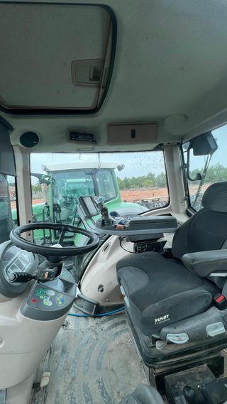 Tractor FENDT 824