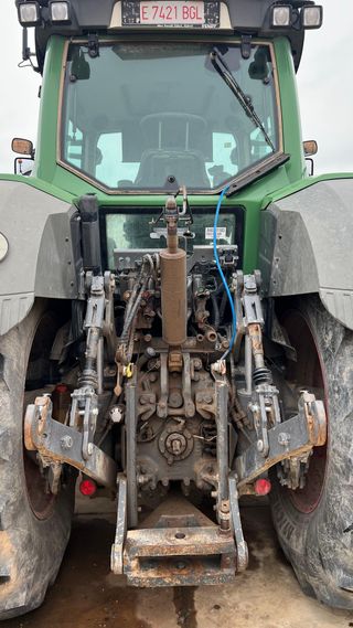 Tractor FENDT 824