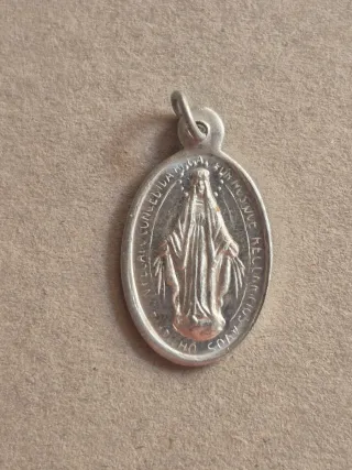 6 Medallas religiosas. Vírgenes.