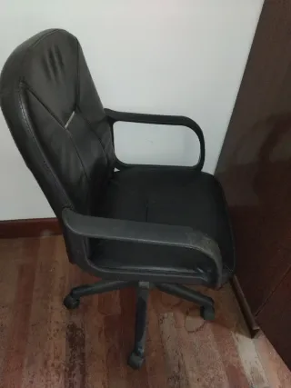 Silla de oficina negra