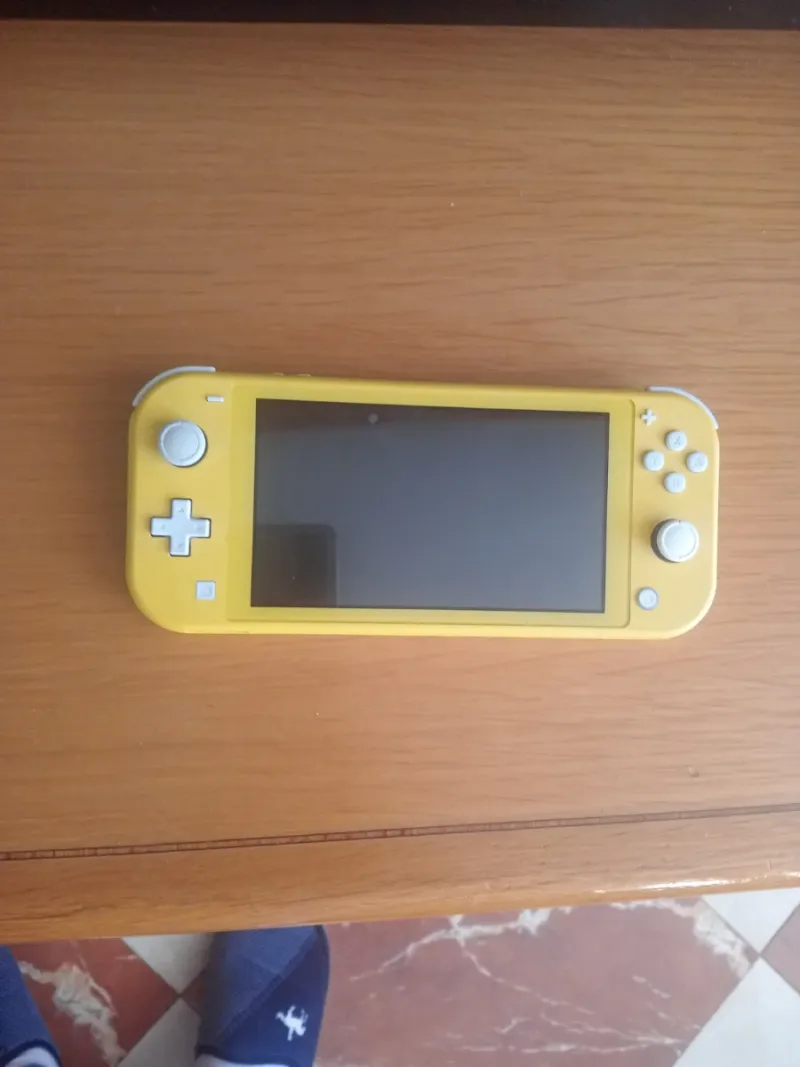 Nintendo Switch Lite Amarillo
