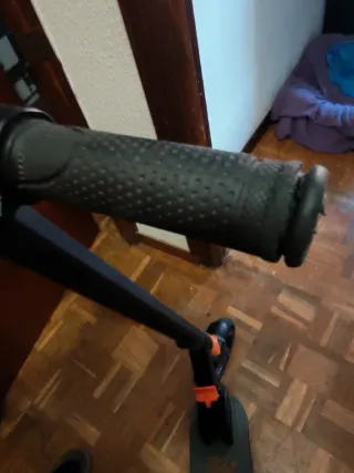 Patinete Eléctrico con Luz Roja