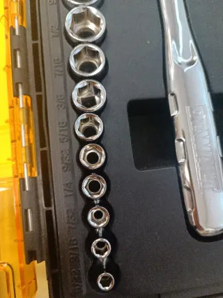 Caja de herramientas DeWalt 1/4 y 3/8