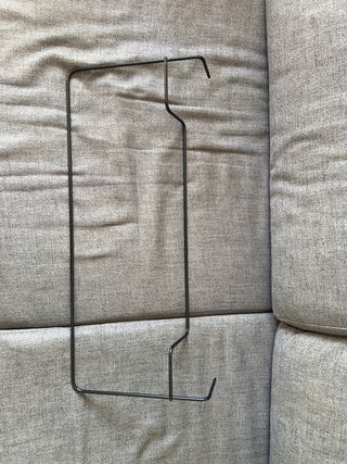 Colgador metálico para macetero de balcón