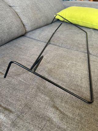 Colgador metálico para macetero de balcón