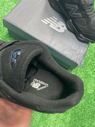 New Balance 9060 Talla 43 Negro