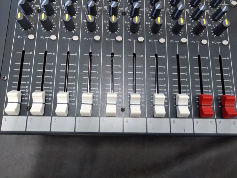 Mesa de Sonido Autoamplificada Soundcraft afbeelding 2