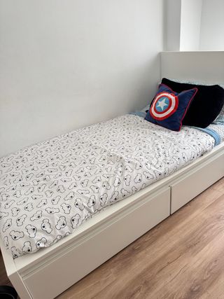 Cama Malm con cajones