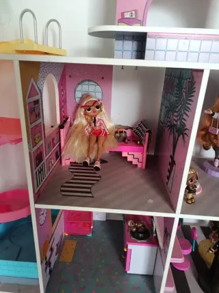 Casa de Muñecas LOL/OMG con Piscina y Tobogán