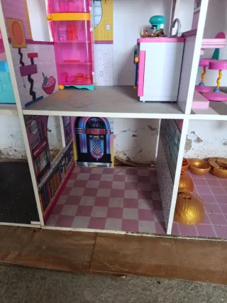 Casa de Muñecas LOL/OMG con Piscina y Tobogán