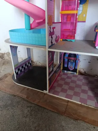 Casa de Muñecas LOL/OMG con Piscina y Tobogán