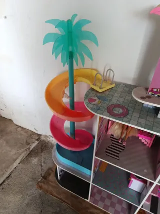 Casa de Muñecas LOL/OMG con Piscina y Tobogán