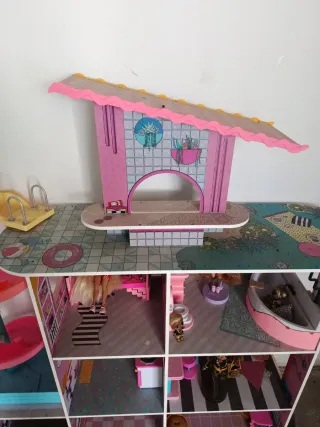 Casa de Muñecas LOL/OMG con Piscina y Tobogán