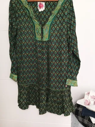 Vestido verde caqui con volante