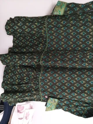 Vestido verde caqui con volante