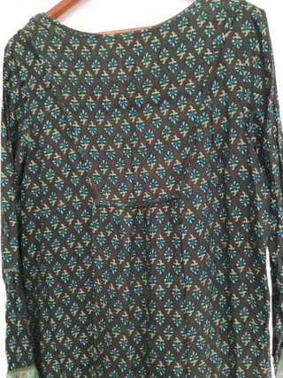 Vestido verde caqui con volante