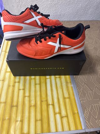 Zapatillas Munich Futsal Naranja y Blanco