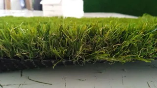 Césped artificial 42mm 17€ m2