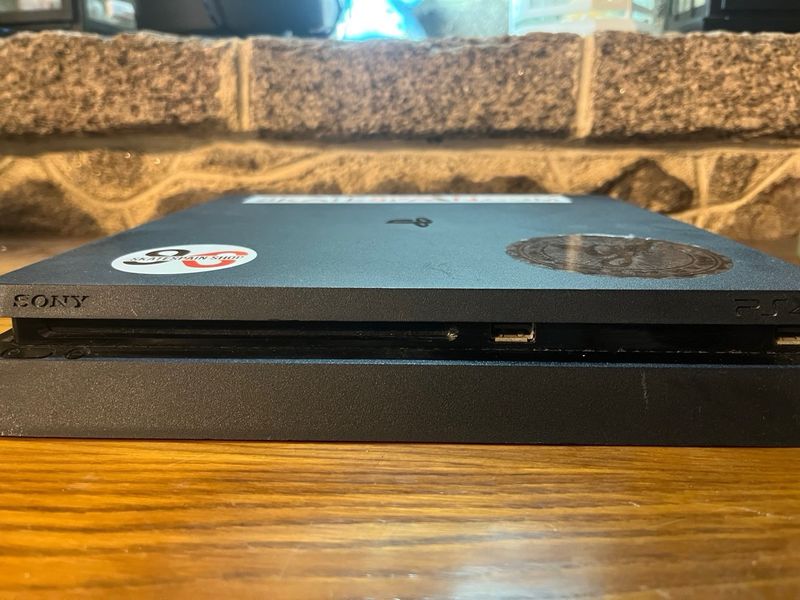 PS4 Slim 1TB + 2 Mandos + Juegos afbeelding 4