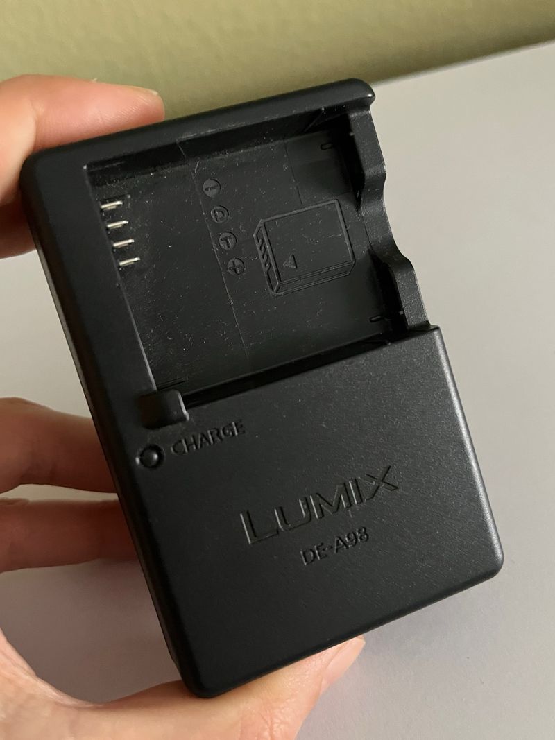 Cargador Lumix DE-A98