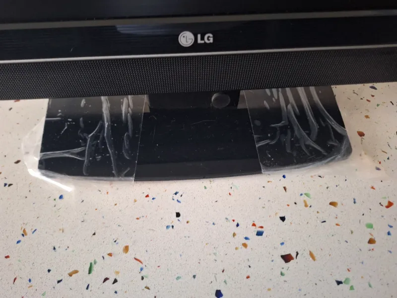TV LG 19'' con pie y soporte pared Sin tdt . afbeelding 3