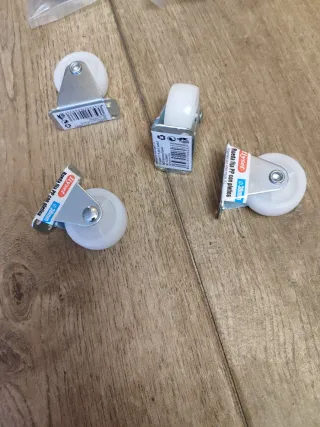 4 Ruedas Giratorias Fijas 38mm nuevo a estrenar